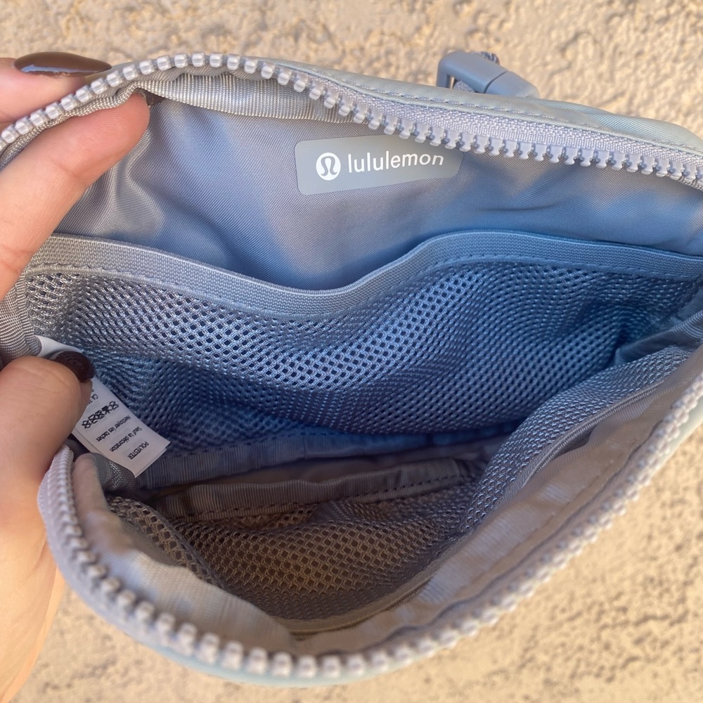 Lululemon Everywhere Belt Bag Silver Drop - Picture 5 of 6